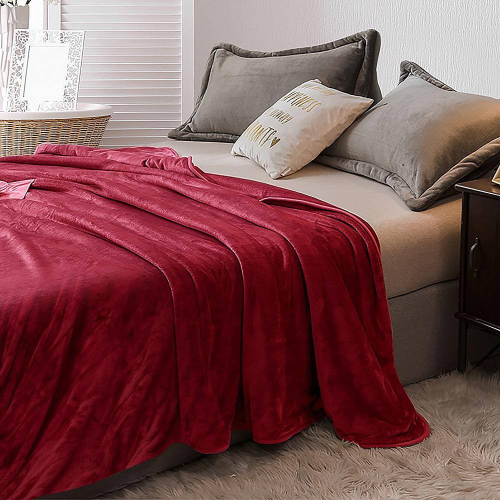 Costway Red Flannel 62 in. x 84 in. Heated Electric Throw Blanket with 10 Heating Levels