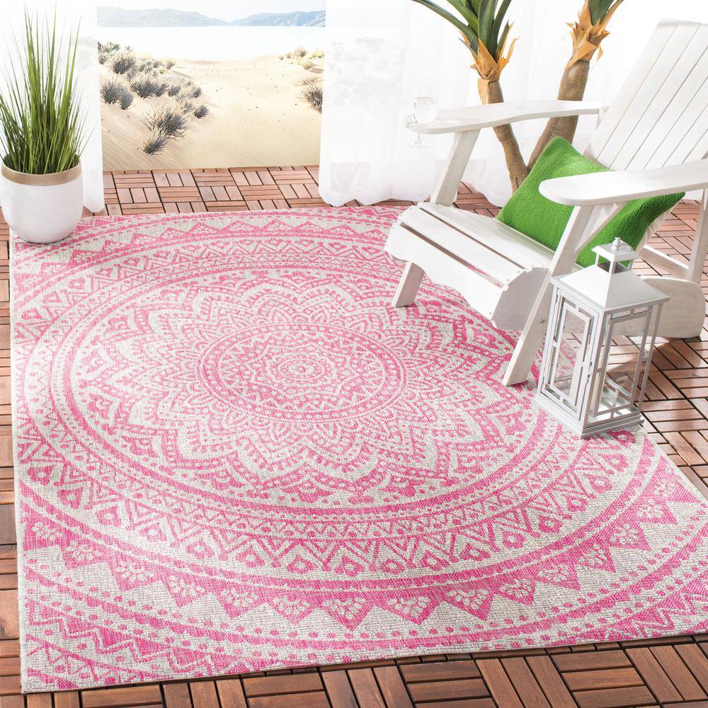 SAFAVIEH Medallion Light Gray/Fuchsia 5 ft. 3 in. x 7 ft. 6 in. Indoor/Outdoor Patio  Area Rug